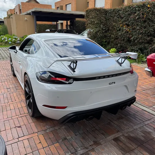 Porsche 718 Cayman GT4