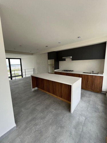 En Venta | Espectacular Casa En Privada Con Casa Club, Nuevo Refugio, Querétaro