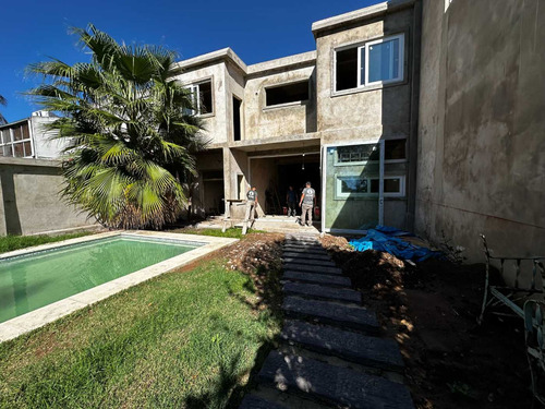 Venta Casa Con Fondo Piscina A Estrenar Agronomía