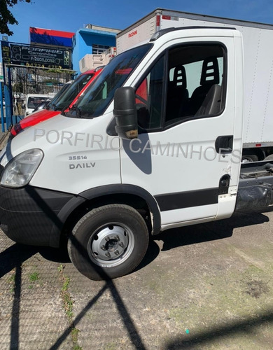 Imagem 2 de 18 de Iveco 35s14 2014 Chassis