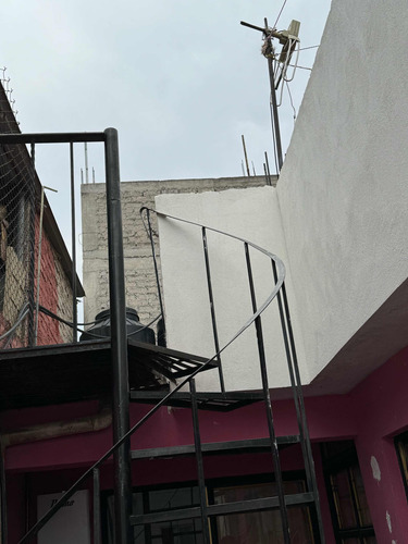 Excelente Casa Con 4 Departamentos