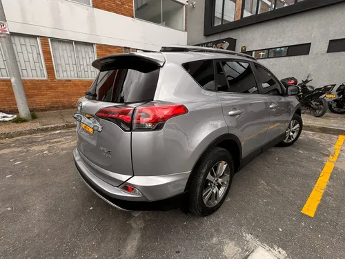 Toyota RAV4 2.0 Street