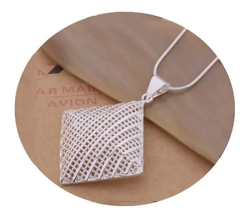 Imagen 1 de 4 de Collar Elegante De Cuadro Laminado En Plata Calidad Europea