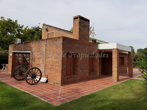 En Venta - Hermosa Casa De Grandes Dimensiones