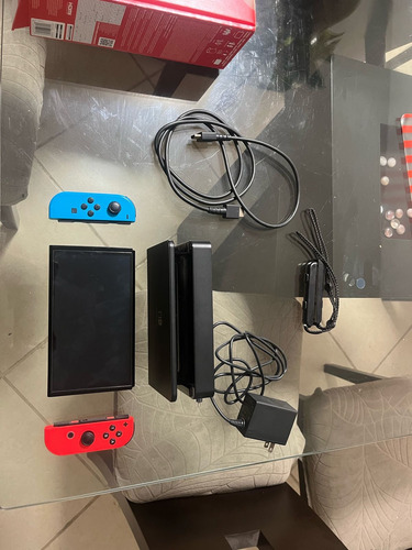 Consola Nintendo Switch Oled Rojo Y Azul Neón (Usado)