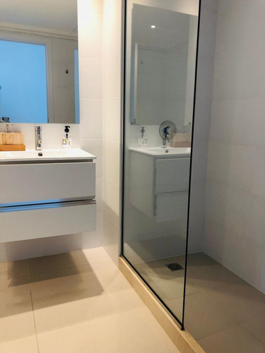 Apartamento En Venta De 3 Dormitorios En Playa Brava