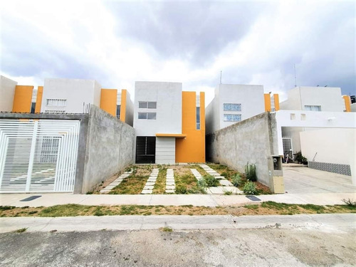 Se Vende Casa En Fraccionamiento  Parque Los Encinos