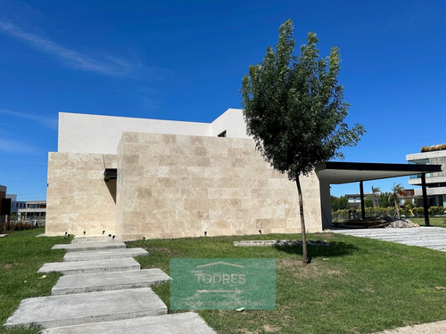 Casa  En Alquiler Ubicado En Virazón, Nordelta, Tigre