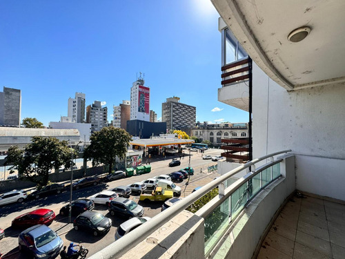 Venta: A 20 M De La Facultad De Medicina, Un Dormitorio, Al Frente, Con Amenities: Pileta Y Parrilla