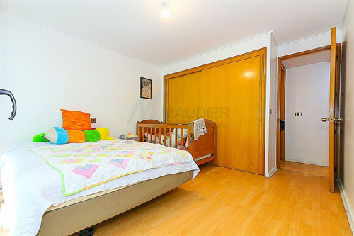 Departamento En Venta De 5 Dorm. En Providencia