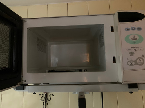 Horno Microondas Sanyo Con Soporte De Regalo (no Hago Envíos (Usado)