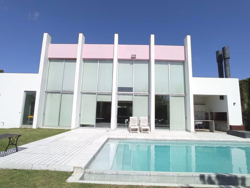 Casa En Venta En Barrio Cerrado Santa Ana Moreno