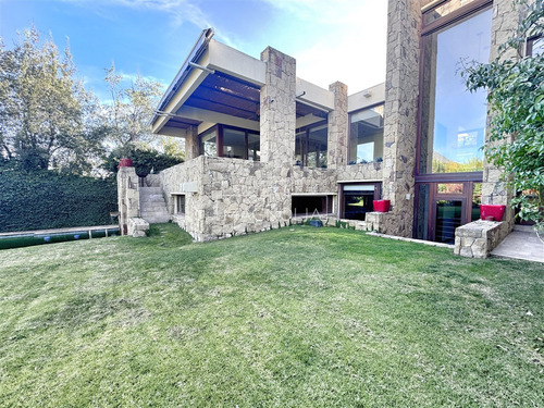 Casa En Arriendo De 7 Dorm. En Lo Barnechea