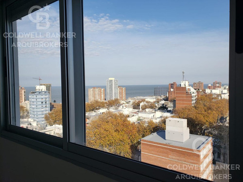 Apartamento De 2 Dormitorios En Venta En Centro