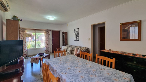 Casa 3 Ambientes Venta Lobos Con Jardin Y Quincho