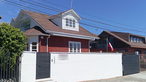 Linda Casa Remodelada En Tranquilo Barrio Residencial