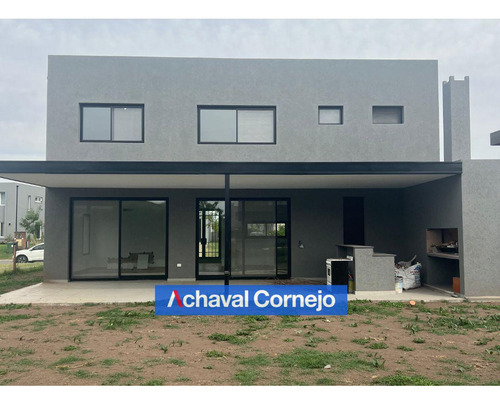 Venta De Casa En El Barrio Ceibos, Puertos (3 Dormitorios (1 En Suite), Escritorio Y Jardin)