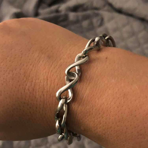Pulseira Feita De Elos Em Formato De Símbolo Do Infinito