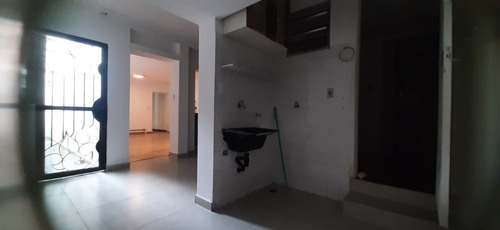 Sobrado No Bairro De Mirandópolis Com 01 Suite E 03 Quartos, 2 Vagas Na Garagem.