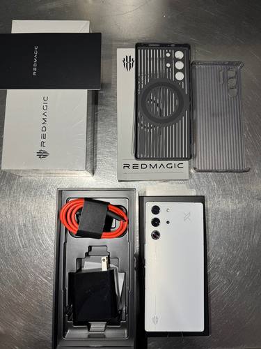 Redmagic 10 Pro 256gb 12gb Ram Color Lightspeed. Usado Lightspeed