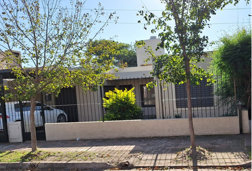 Excelente Casa En Alquiler, 3 Dormitorios, Zona Norte