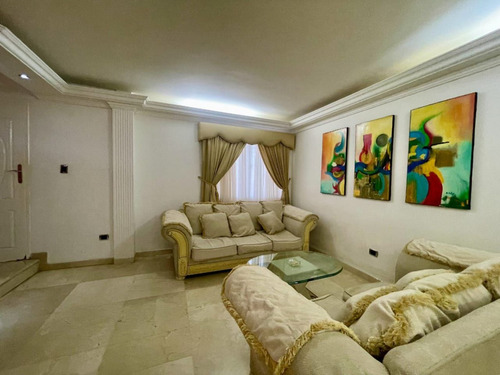 Hermoso Townhouse En Villa Robledal.
