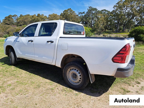 Imagen 2 de 22 de Toyota Hilux 4x4 Sr 2.7 2018 Impecable! - Autoland