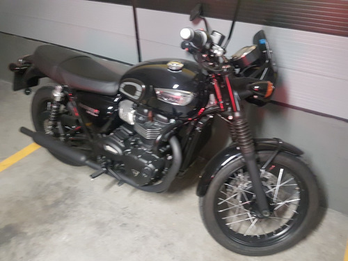 Triumph T100 Bonneville Black