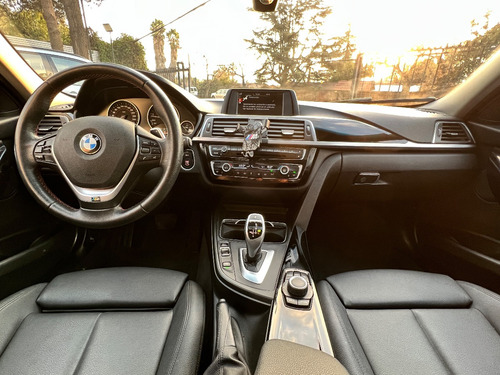 Imagen 17 de 25 de Bmw 320 I Sport 2.0 Twin Turbo 2017