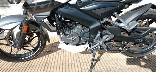 Rouser Ns200