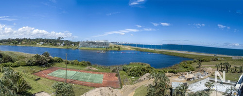 Espectacular Torre Con Vista A La Laguna Y El Mar. Departamento De 3 Dormiotiors + Servicio. Financiación.