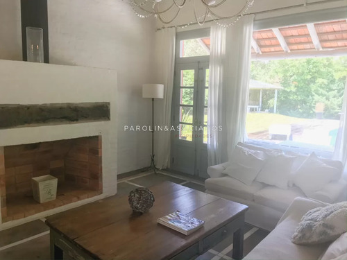 Casa En Venta De 2 Dormitorios En La Barra, Punta Del Este.