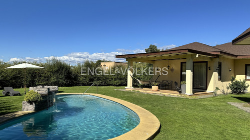 Venta Espectacular Casa En Mitrinhue