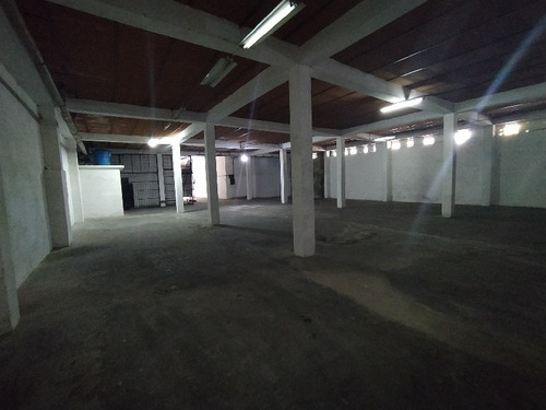 Imagen 9 de 20 de Marisol Castro Vende Galpón Con Once (11) Locales En Av. Fernando Figueredo | Valencia | A Pocos Metros Del Centro De Valencia | Fog-149 Marisol 04244923040
