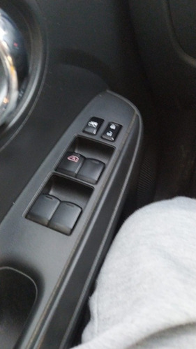 Imagem 6 de 6 de Nissan Versa 2016 1.6 16v Sv Flex 4p