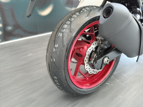 Imagem 7 de 8 de Gsx 750 S Az - Branco E Vinho - 2022 (zero Km)