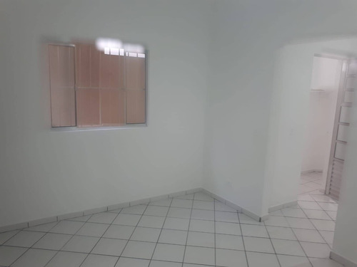 Imagem 6 de 10 de Casa Muito Bem Localizada !!! - 107