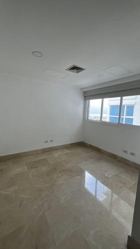 Penthouse En Alquiler En Avenida Anacaona Con Vista Al Mar Y Mirador Sur