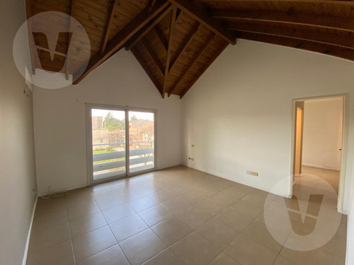 Casa En Venta Con Renta - Barrio Brickland, Canning