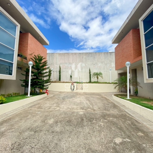 En Venta Excelente Townhouse En Obra Gris. Ideal Para Quienes Buscan Un Espacio Personalizable. Ubicado En El Conj. Resd. Prada Park. Puerto Ordaz, Edo. Bolivar