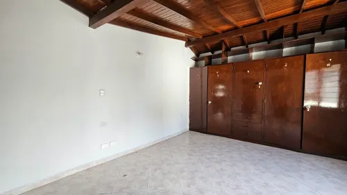 Casa En Venta En Estadio. Cod V12501