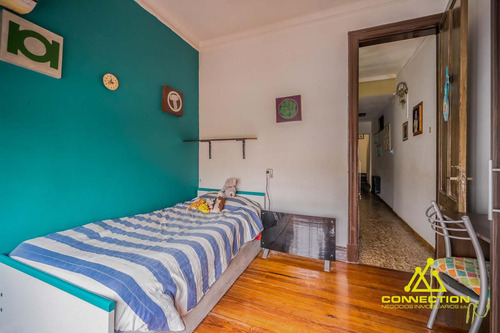 Casa 6 Ambientes En Venta. Banfield Con Pileta