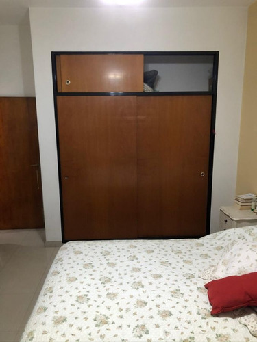 Imagen 10 de 30 de Vivienda Multifamiliar-casa 3 Amb + Dpto 4 Amb-cocheras - Fondo Libre C/ Piscina