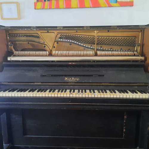 Piano Vertical Antiguo