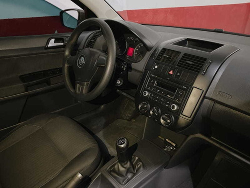 Imagem 8 de 11 de Volkswagen Polo 1.6 Conf. 2014