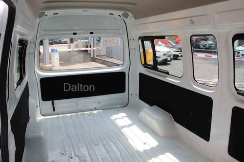 Imagen 10 de 15 de Nissan Urvan 2021 4 Cilindros