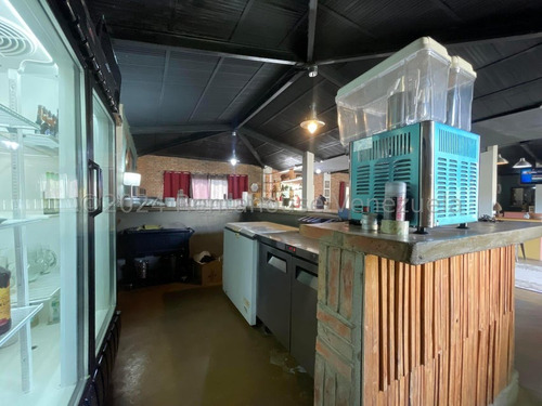 En Venta Negocio Restaurante En El Circulo Militar Las Delicias Maracay Todo Operativo Con Vista Al Lago Para Tus Eventos Kg