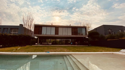 Casa En Venta Cabos Del Lago, Al Agua.