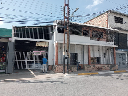 Casa Comercial En La Av. Principal De Tocuyito, Calle Arvelo.    Plc-986