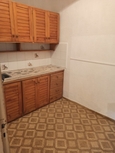 Alquilo Local Comercial Con Posibilidad De Casa En Sayago.